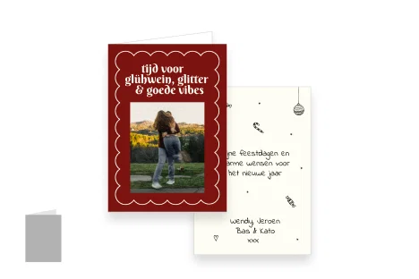 Gevouwen A6 staande kerstkaart met eigen foto.